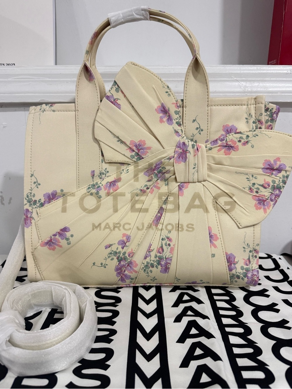 NWT Marc Jacobs Medium Tote Bag antique floral canvas with oversized bow